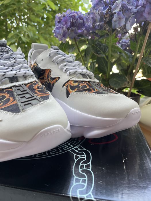 Versace chain reaction
