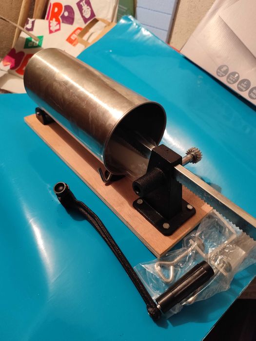 Машина за пълнене на суджуци и наденици