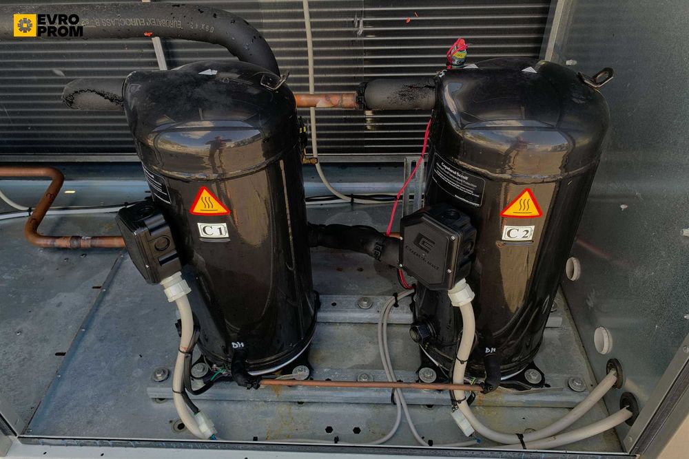 Chiller răcit cu aer CLIMAVENETA NECS-C/HT 0302 – 80 kW | chiller 65 kw pret | Modul hidraulic | Outlet