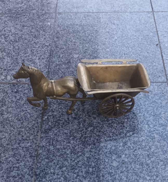 Cal cu trăsură din Bronz