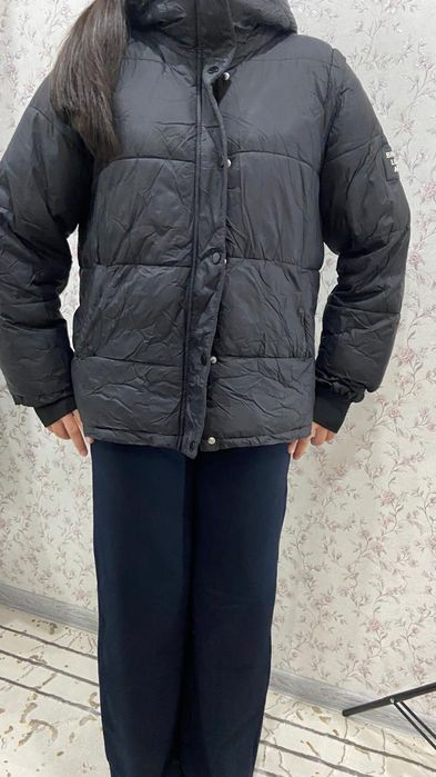 Продам зимние куртки для девочек