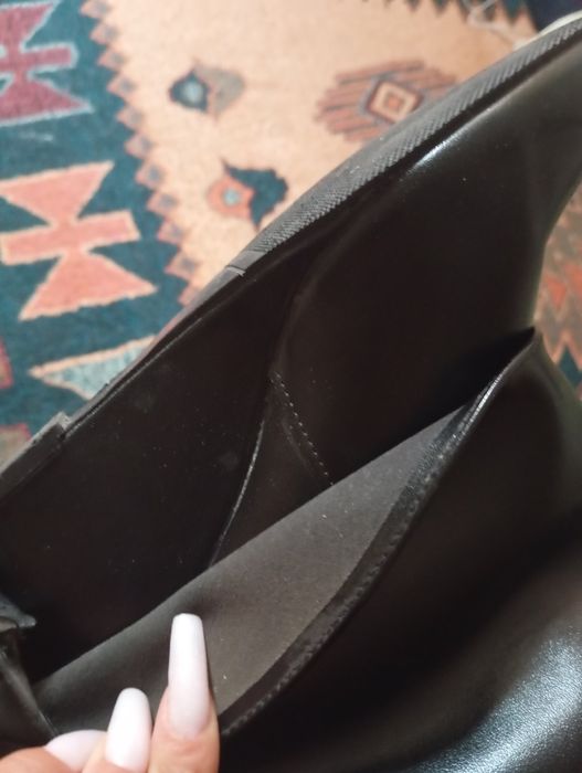 Чёрные сапоги. Торг уместен