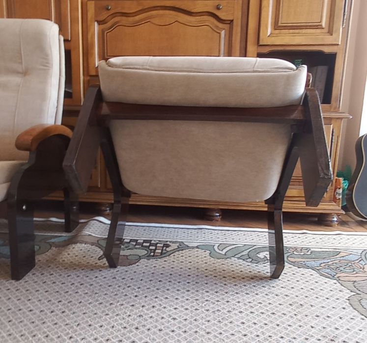 Fotolii vintage, lemn masiv și catifea - impecabile