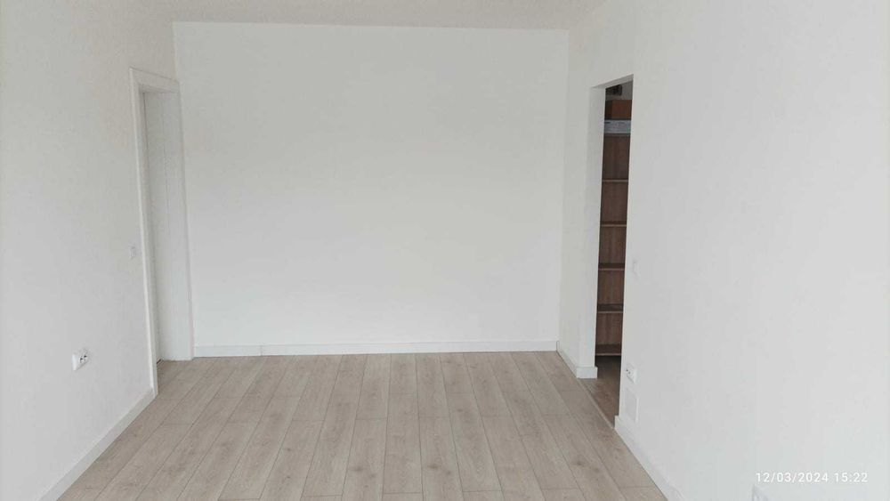 Inchiriez  apartament  2 camere zona  Vivo