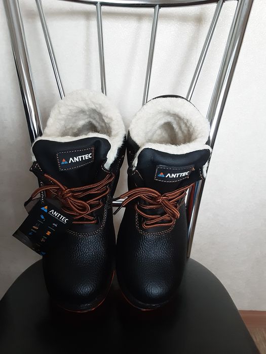 Қысқы аяқ киімдер сатылады