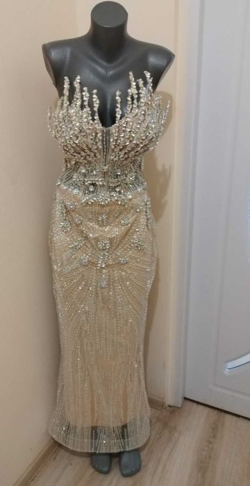 Рокля официална  модел 2025г. чисто нова размер M-L чисто нова