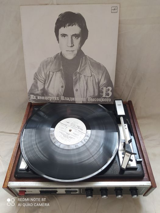 Продам проигрыватель времён СССР