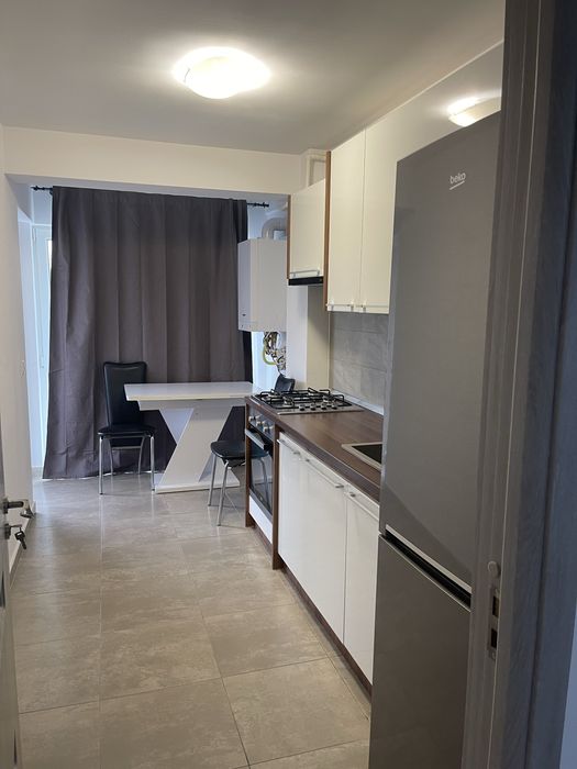 Inchiriez apartament 3 camere 450€
