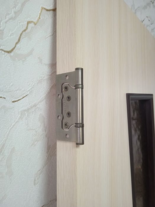 Дверь бежевая б/у..