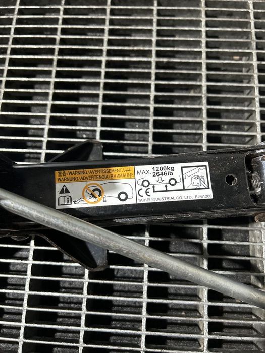 Cric Mitsubishi Outlander III 2012 - 2015 (1339)