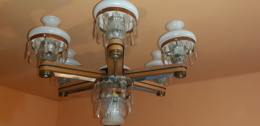 Lustra lemn lucrata manual