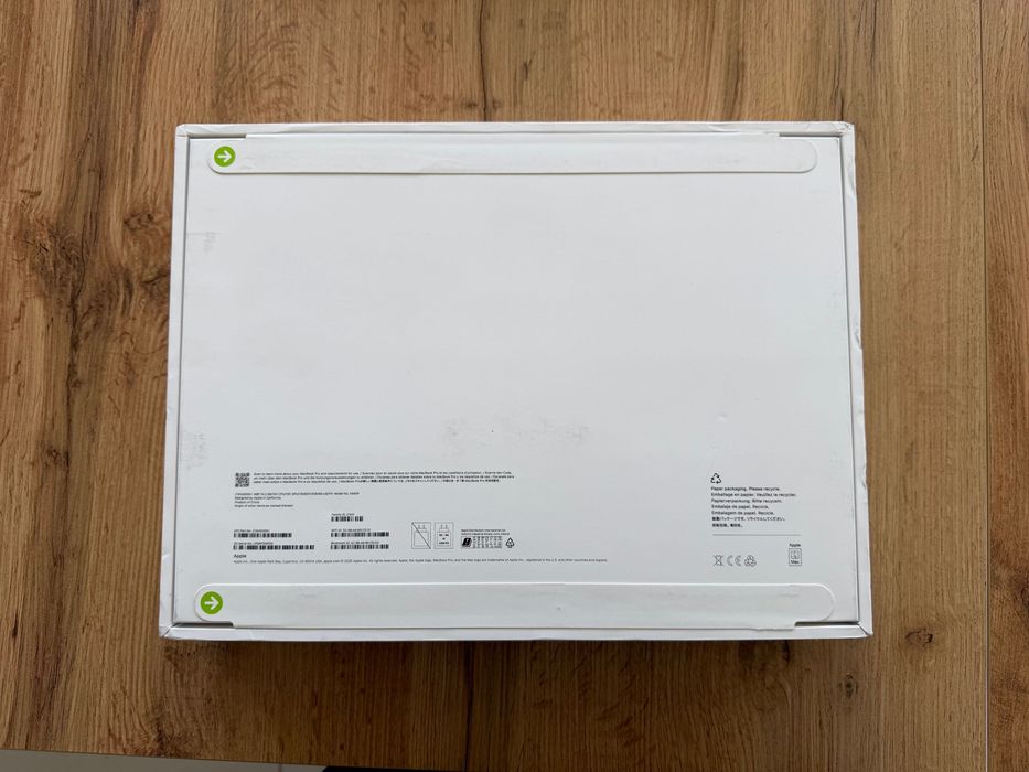 ЧИСТО НОВ MacBook Pro 14" M5 10-CPU, 10-GPU, 16GB RAM, 512GB SSD