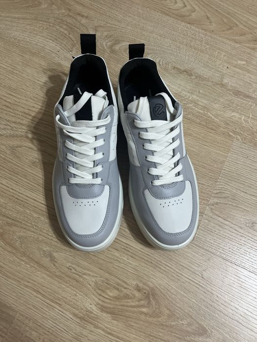 Кроссовки Ecco с технолигией Gortex