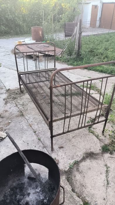 Кровать металлическая