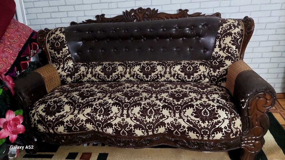 Divan yumshoq mebel