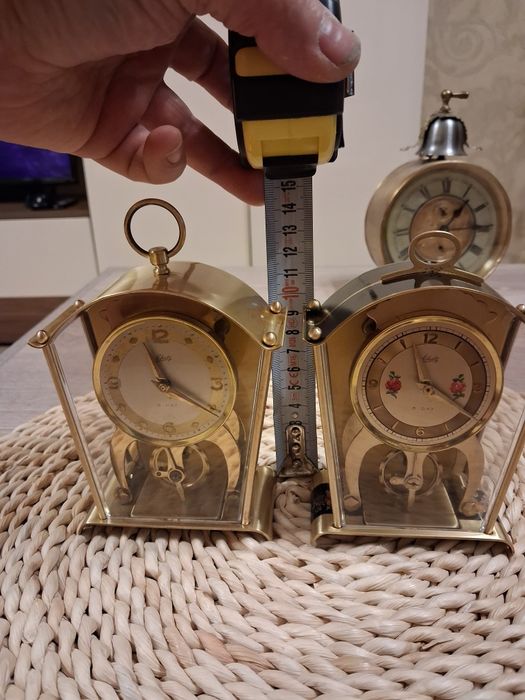 Продавам 2 бр. часовници Schatz , 7 дневни, с вертикален баланс.