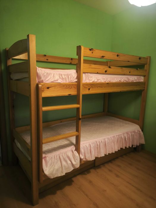 Двуетажно легло с два матрака