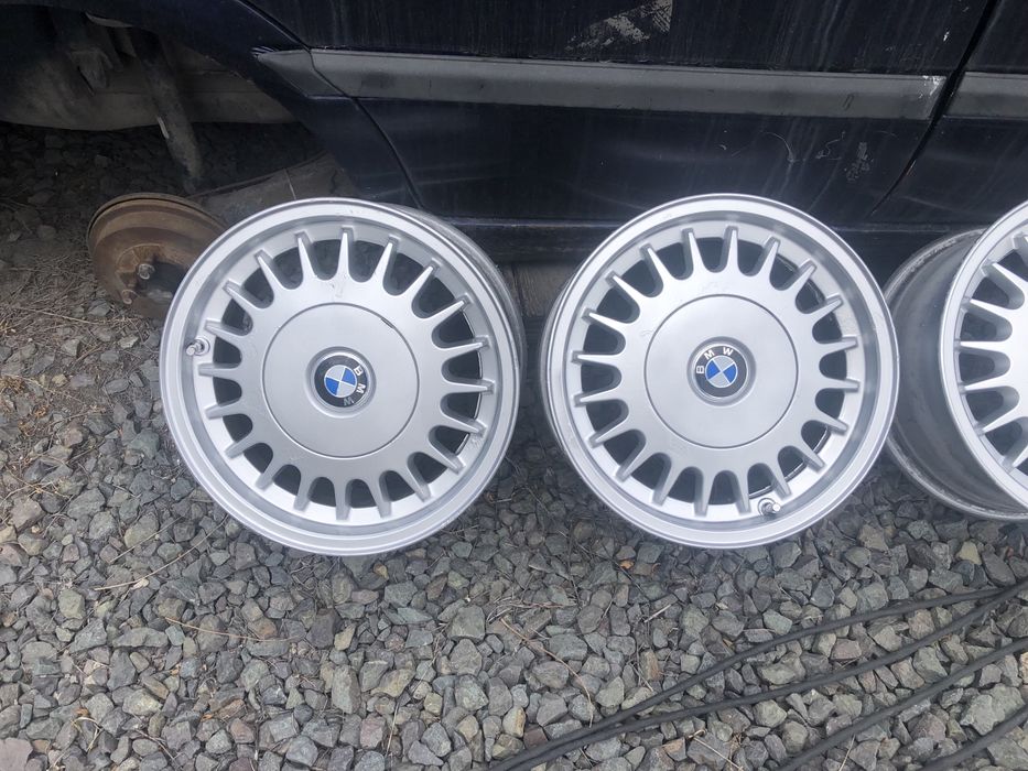 Отличный комплект дисков R15,для BMW E34.