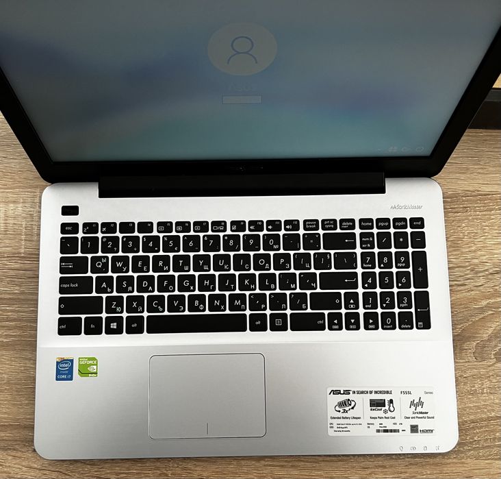 Лаптоп Asus F555 L
