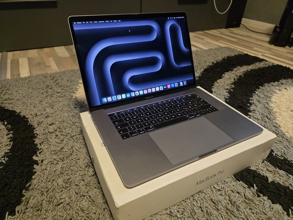 MacBook Pro 15 Touchbar Retina