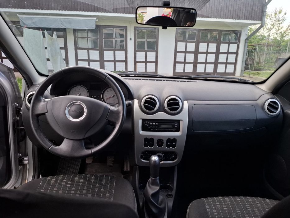 Dacia Sandero 1.2 benzina, an fabricație 2011 (achiziționată în 2013)

• 53.500 km
• 75 CP
• Transmisie manuală
• Aer condiționat
• Stare tehnică foar