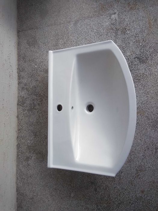 Продавам мивка за баня/кухня