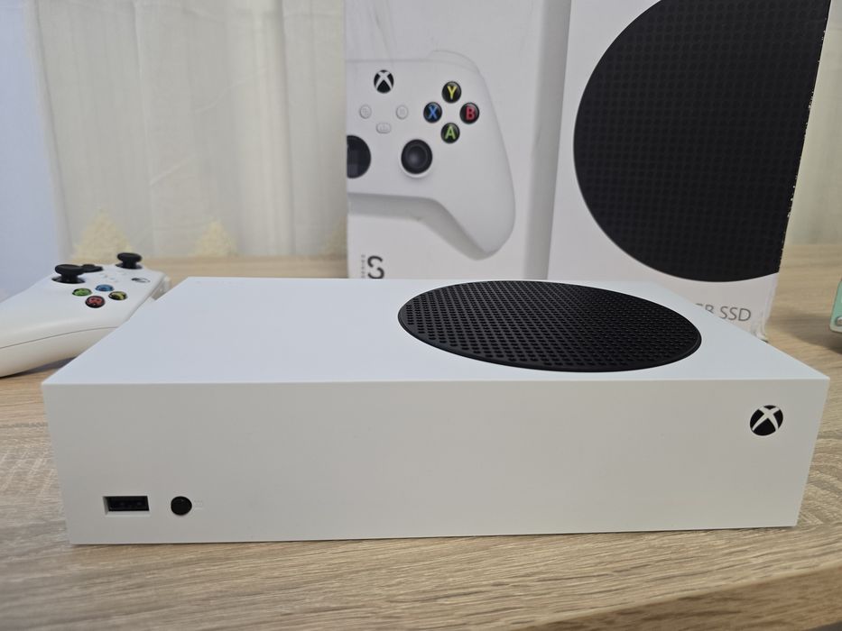 Xbox series S în stare ca nou, fara urme de utilizare