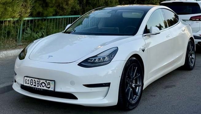 Продам TESLA MODEL 3 long range