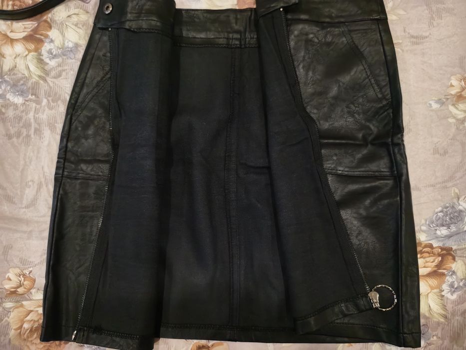 Кожаная черная юбочка