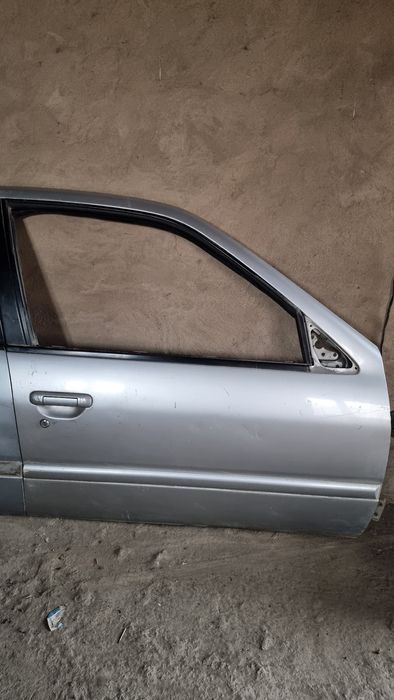 Nissan Primera Дверь