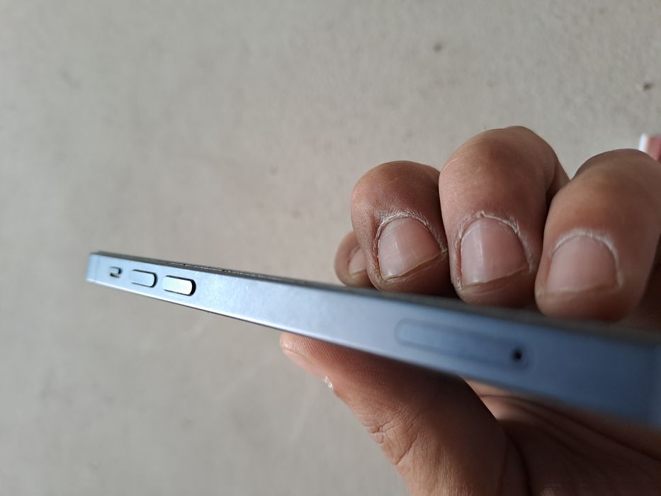 Айфон 12 сатылады