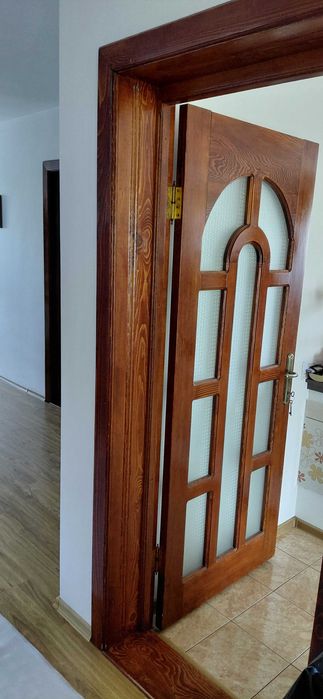 Usa din lemn masiv de brad