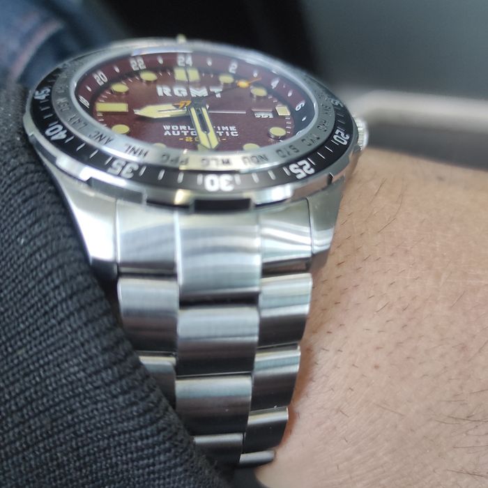 Часовник RGMT чисто нов с кутия и документи