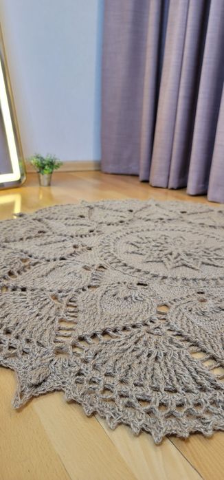 Вязаный ковер из джута