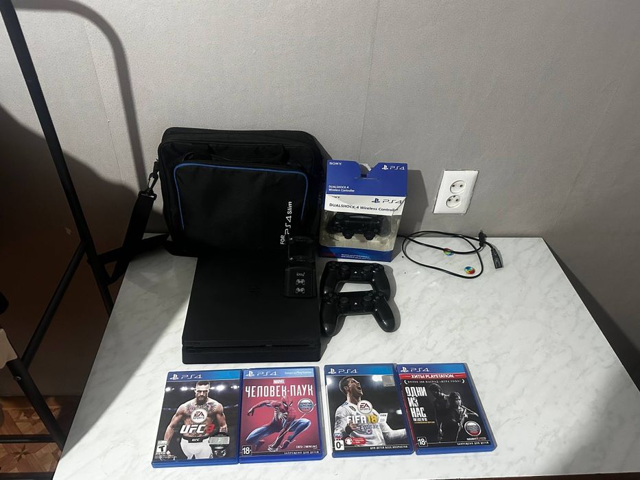 Продаю PS 4 Слим