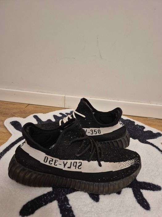 Yeezy 350 white stripe "oreo"
