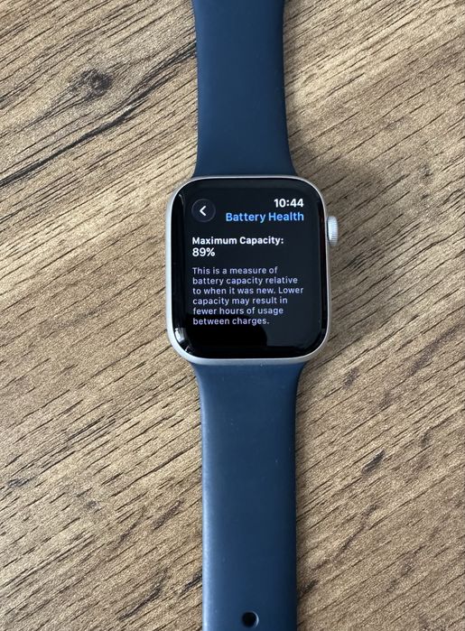 Apple Watch  SE  ( Gen 2)  44 mm  GPS  Silver