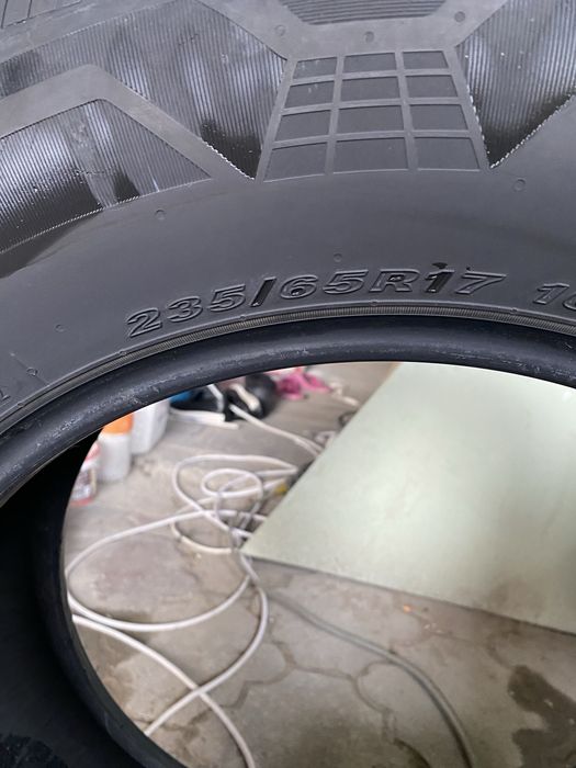 Продам б/у  Шины 235/65/17
