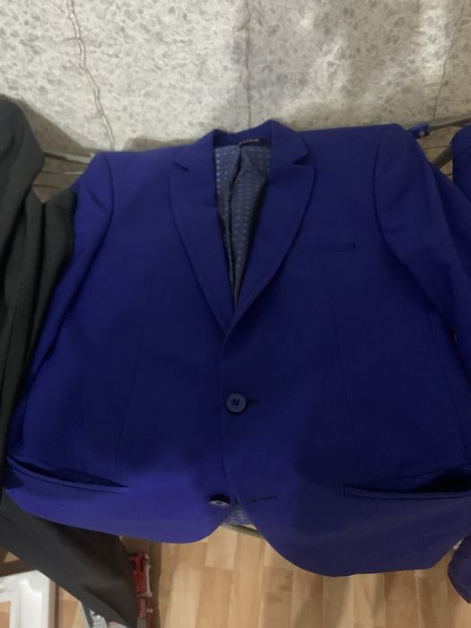 Продам костюм синий 2 в подарок
