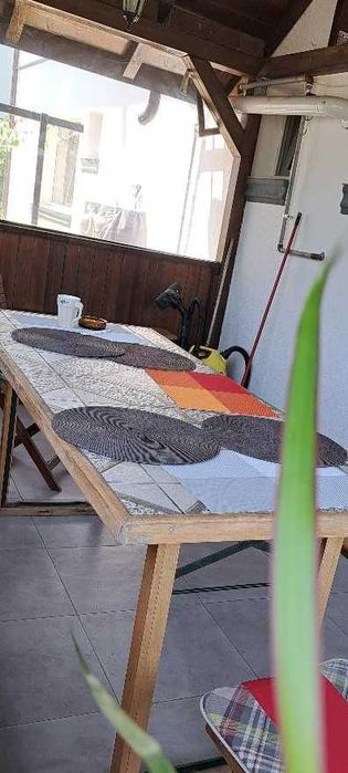 vand masa cu tablie din gresie