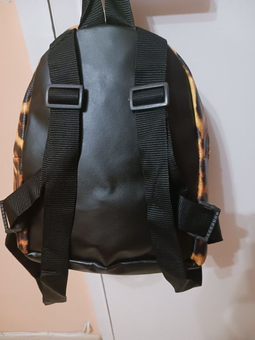 Продавам нова раница, хит на сезона