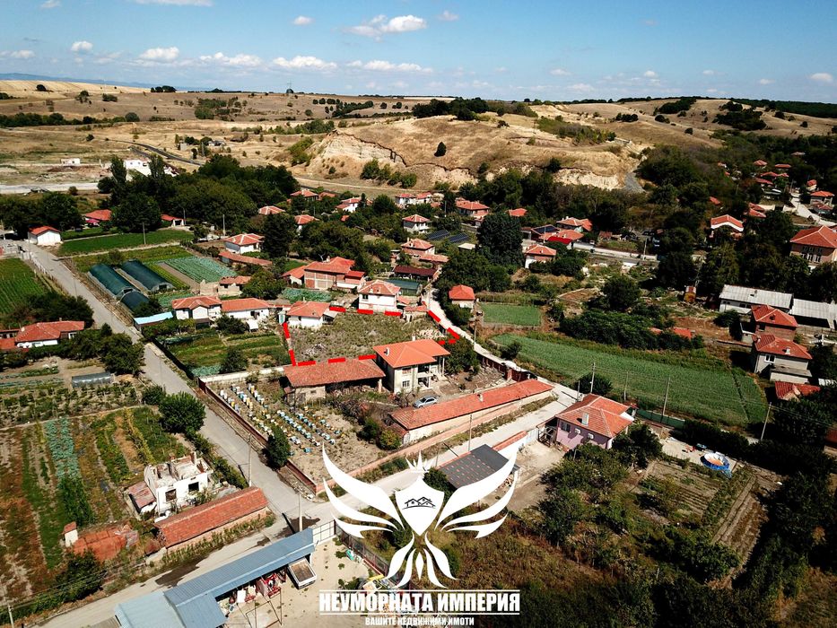 Продавам едноетажна къща с постройки 120РЗП с 997кв двор село Ахматово