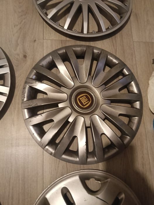 2 capace roti. De Opel și Fiat. La 30 lei bucata.