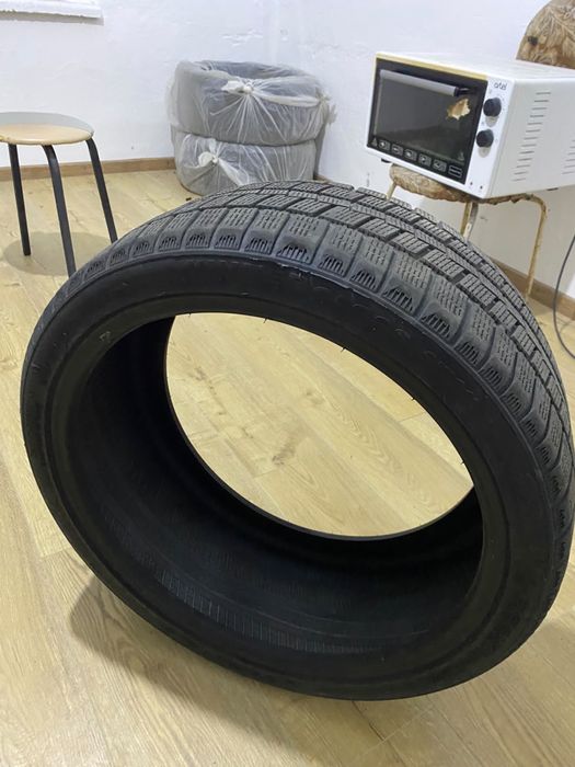 Продам Зимние шины 235/40/19