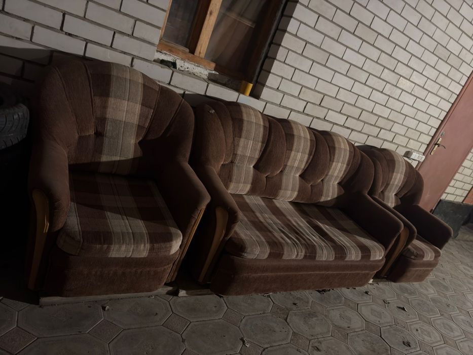 Продам диван с креслами