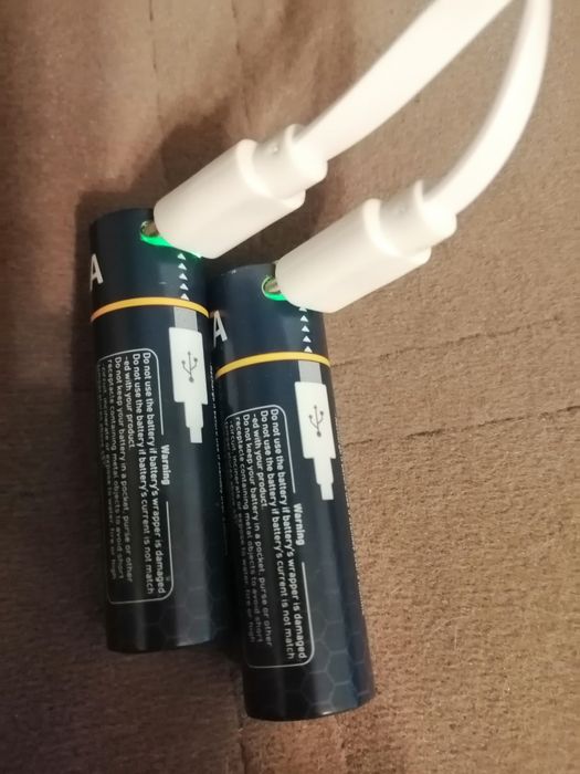 Перезаряжаемые аккумуляторы АА.