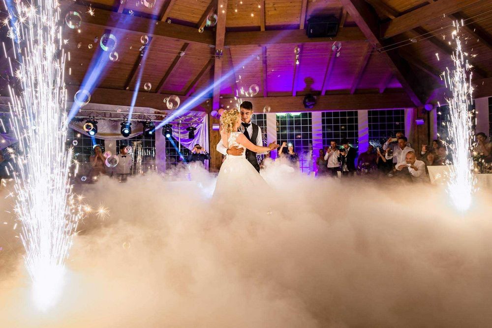 DJ, MC, Evenimente, Sonorizare, Scena, Fum greu, Schela de lumini