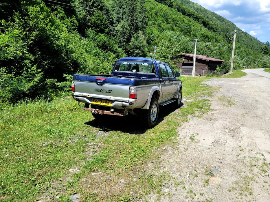 Vând sau dezmembrez Mitsubishi l200