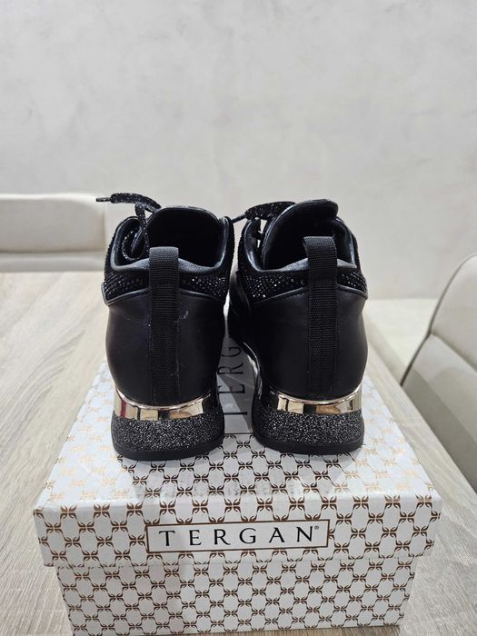 Дамски обувки номер 37