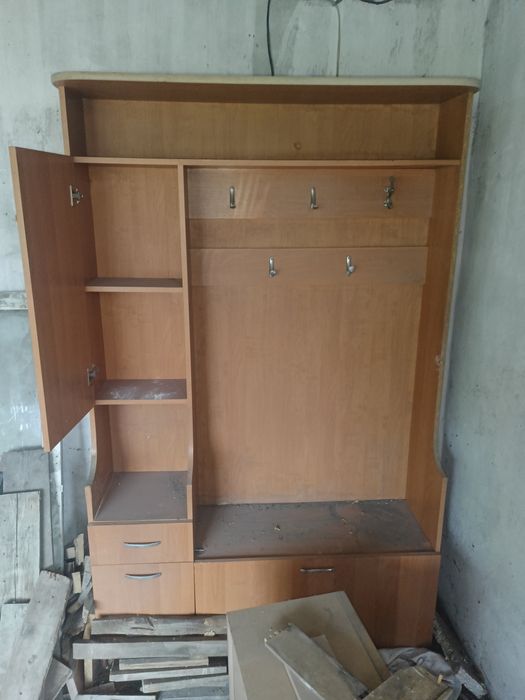 Продам прихожую.